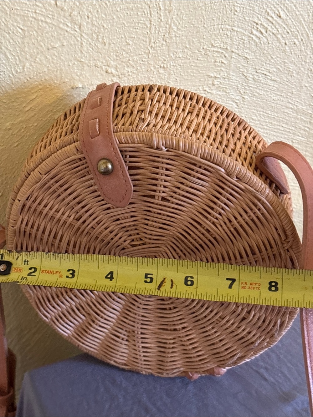 Universal Thread Round Woven Crossbody in Blush and Tan Leather - Picture 5 of 7
